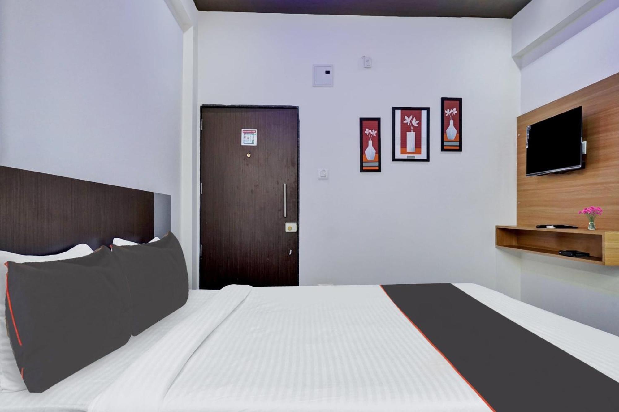 Super Collection O Eon Inn Near Pune Airport Kharadi Eksteriør billede